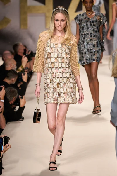 Look 27